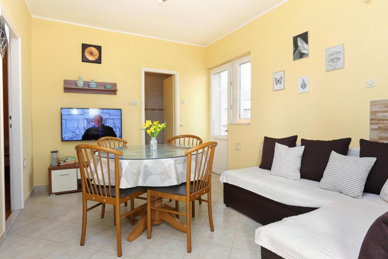 Apartments By The Sea Kastel Kambelovac, Kastela - 8679 Exterior photo